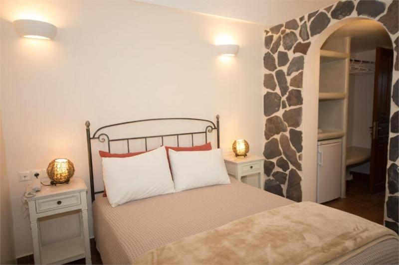 Szantorini Fira utazás Costa Marina Hotel