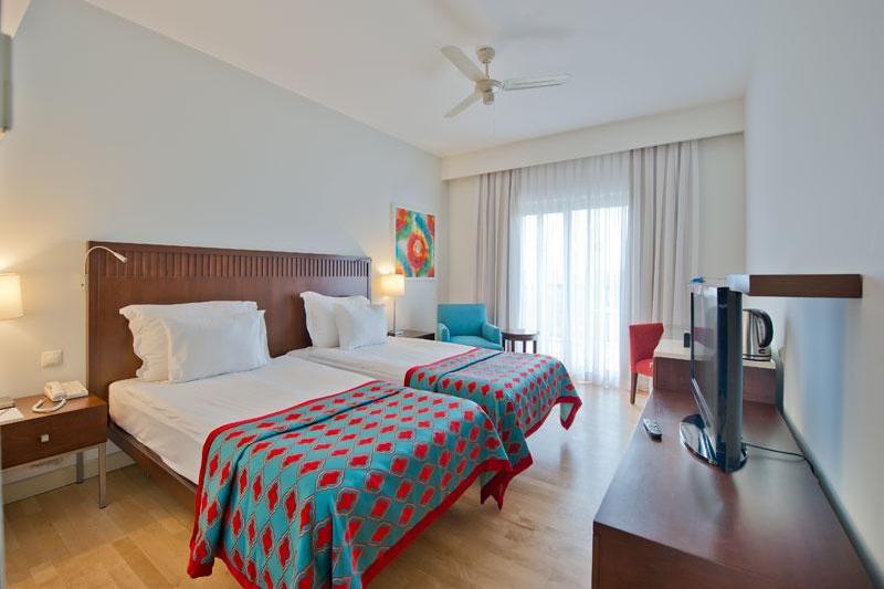 Antalya utazás Lara Barut Collection