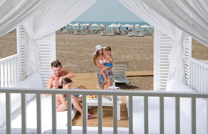 Antalya utazás Lara Barut Collection