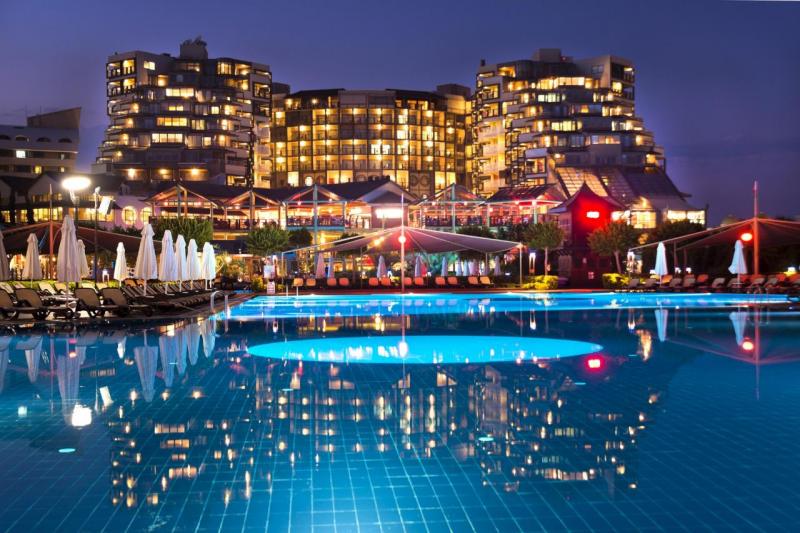 Antalya utazás Limak Lara Deluxe Hotel and Resort