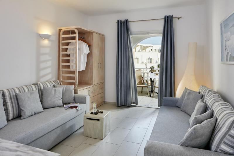 Szantorini Kamari utazás Aegean Plaza