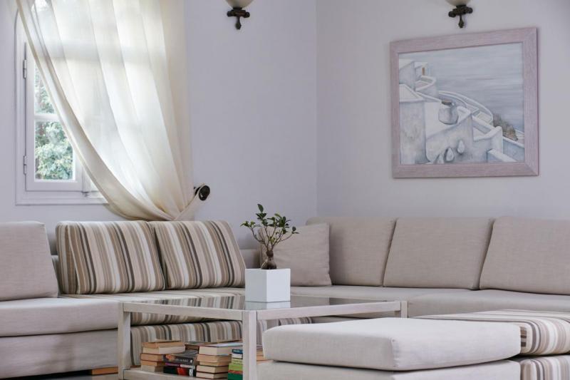 Szantorini Kamari utazás Aegean Plaza