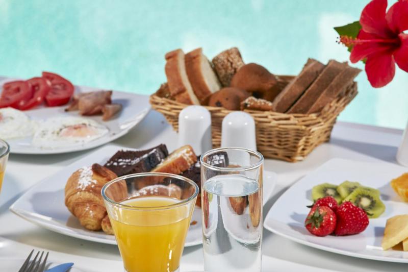 Szantorini Kamari utazás Aegean Plaza