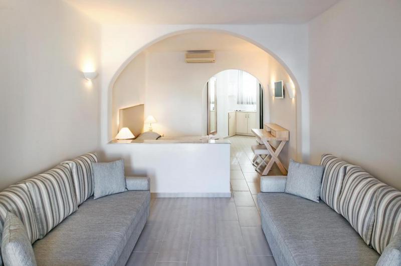 Szantorini Kamari utazás Aegean Plaza