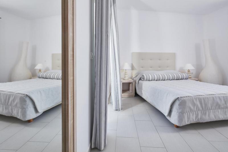 Szantorini Kamari utazás Aegean Plaza