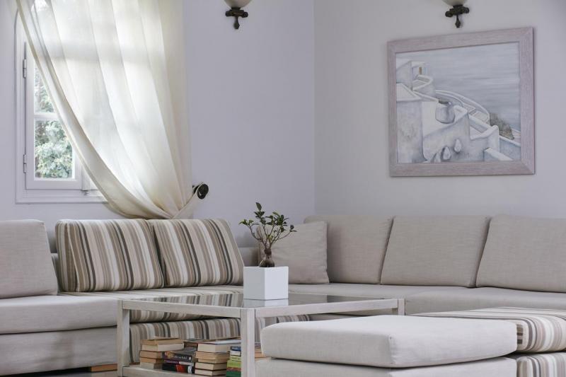 Szantorini Kamari utazás Aegean Plaza