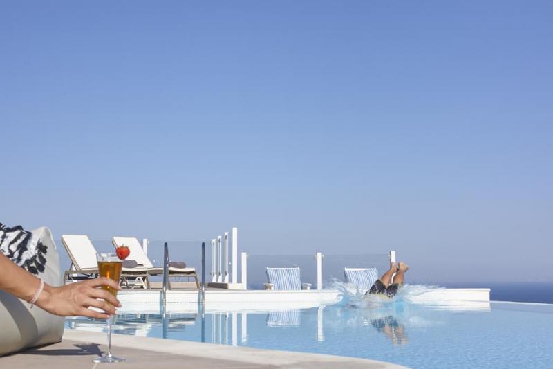 Szantorini Fira utazás Aliter Suites