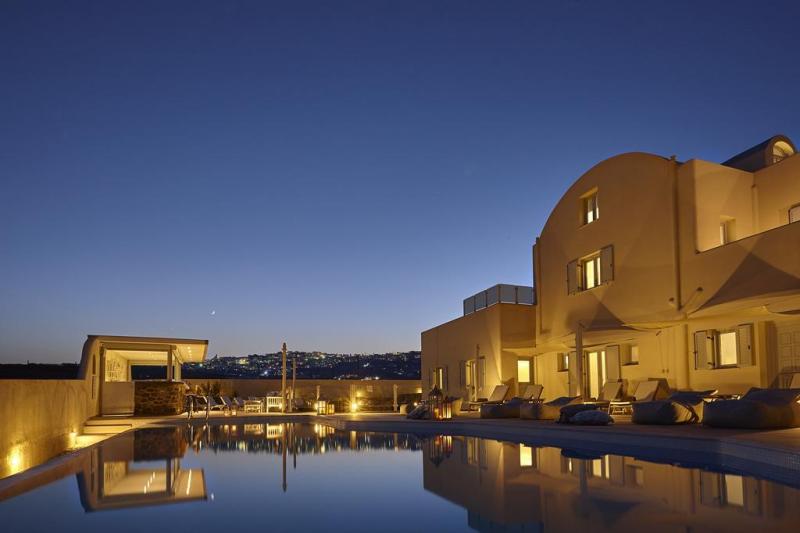 Szantorini Fira utazás Aliter Suites