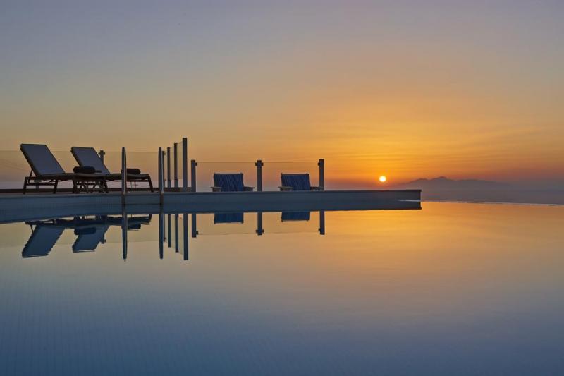 Szantorini Fira utazás Aliter Suites