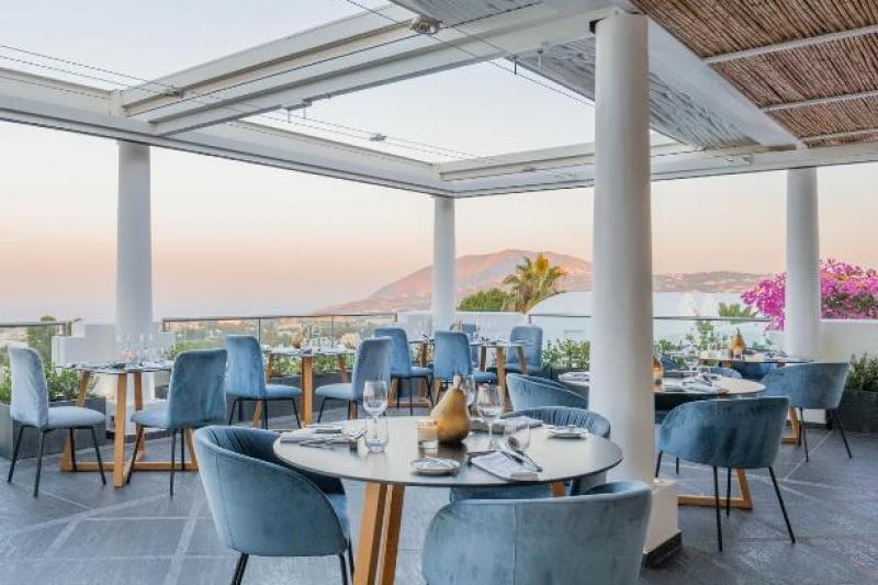 Szantorini Fira utazás Aressana Spa Hotel & Suites