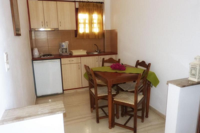 Szantorini Kamari utazás Black Sand Hotel