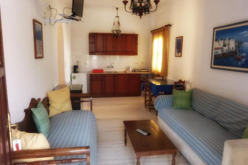 Szantorini Kamari utazás Black Sand Hotel