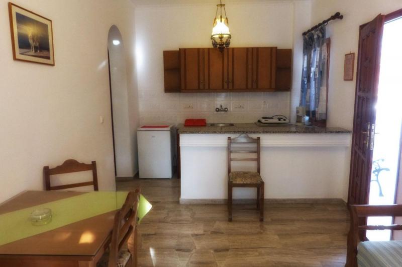 Szantorini Kamari utazás Black Sand Hotel