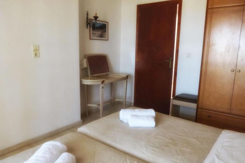 Szantorini Kamari utazás Black Sand Hotel