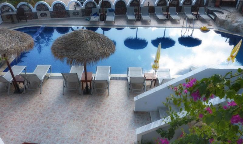 Szantorini Kamari utazás Black Sand Hotel