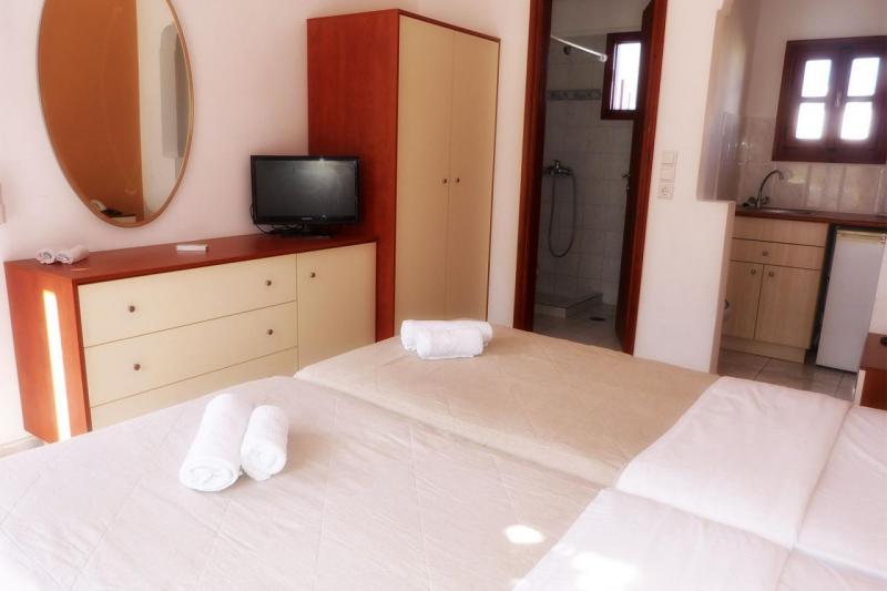 Szantorini Kamari utazás Black Sand Hotel