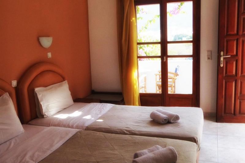 Szantorini Kamari utazás Black Sand Hotel