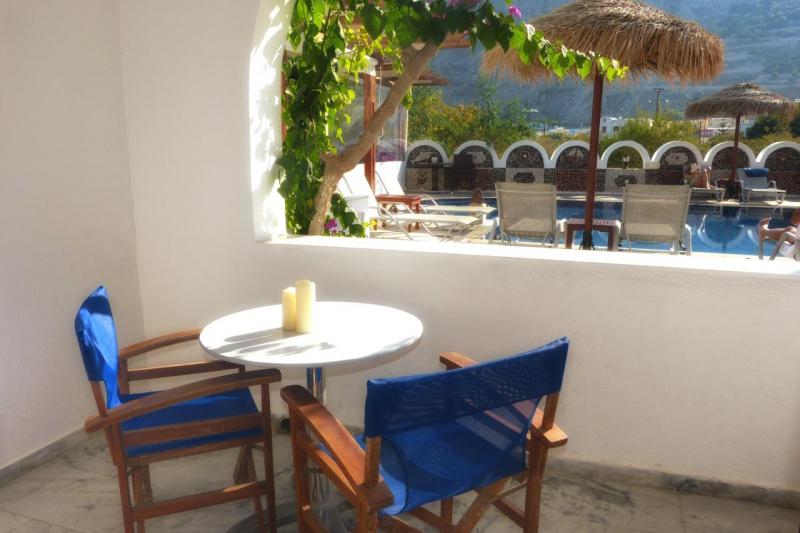 Szantorini Kamari utazás Black Sand Hotel