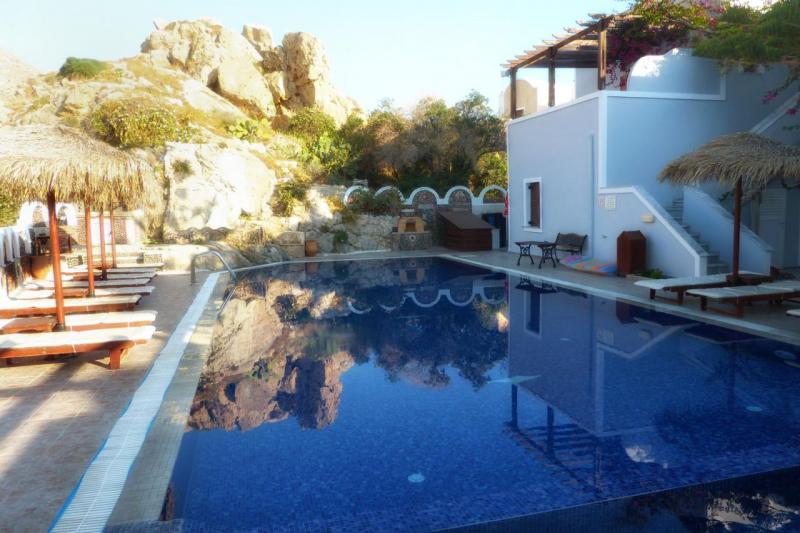 Szantorini Kamari utazás Black Sand Hotel