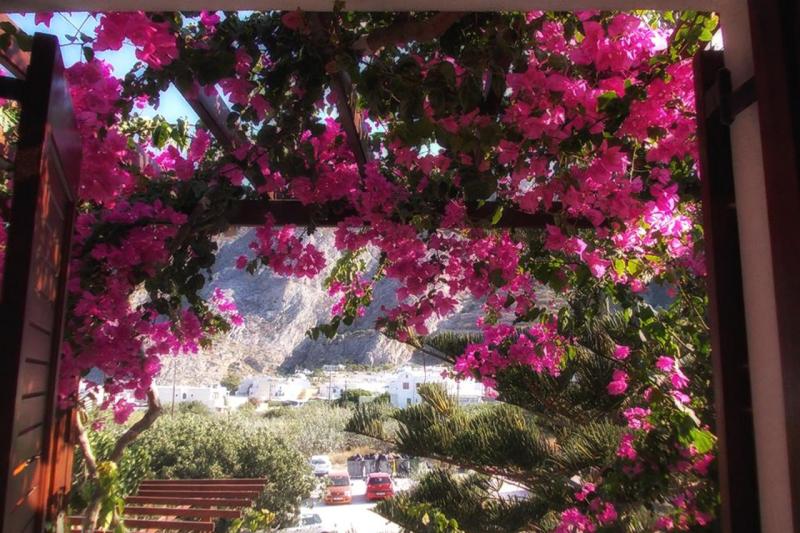 Szantorini Kamari utazás Black Sand Hotel