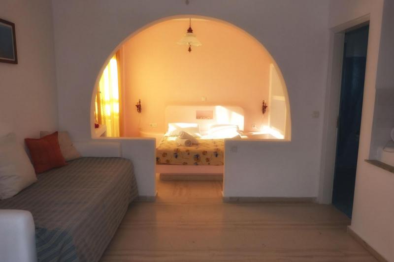 Szantorini Kamari utazás Black Sand Hotel