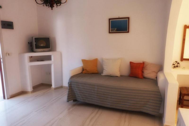 Szantorini Kamari utazás Black Sand Hotel