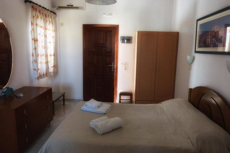 Szantorini Kamari utazás Black Sand Hotel