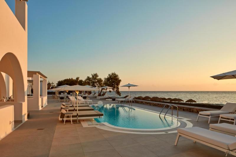 Szantorini Kamari utazás Costa Grand Resort & Spa