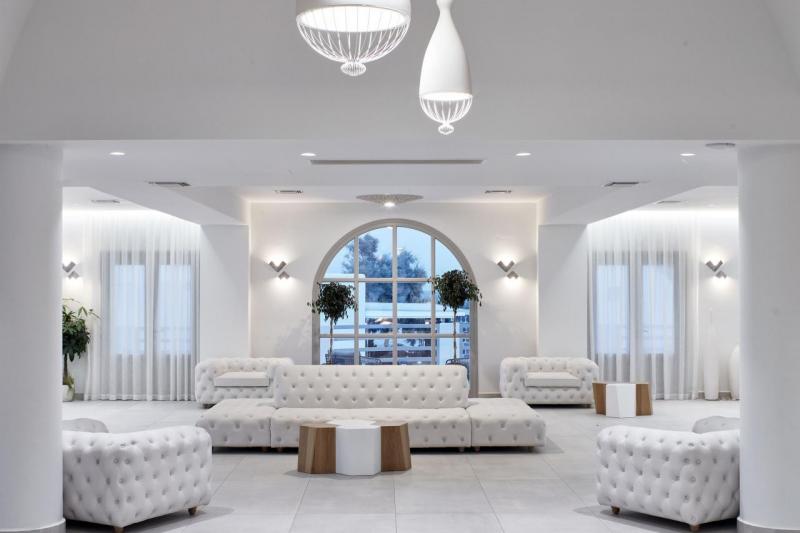 Szantorini Kamari utazás Costa Grand Resort & Spa