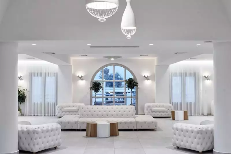 Costa Grand Resort & Spa Szantorini Kamari