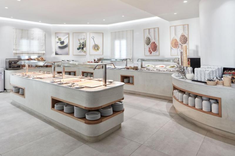 Szantorini Kamari utazás Costa Grand Resort & Spa