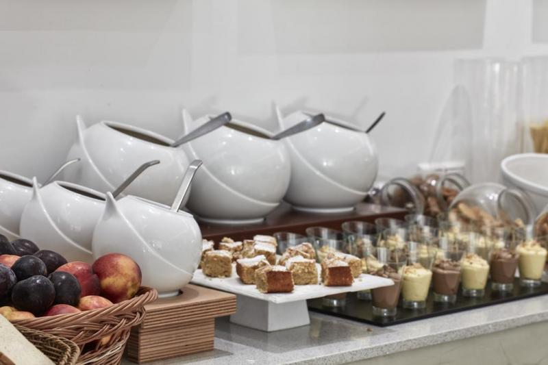 Szantorini Kamari utazás Costa Grand Resort & Spa