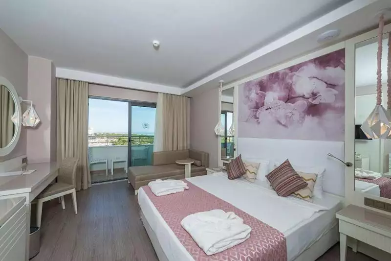 Diamond Premium Hotel & Spa Side