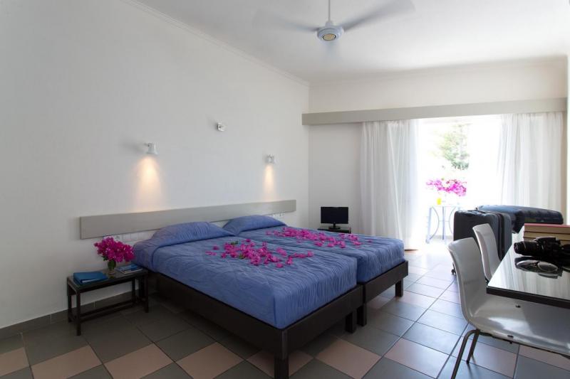 Szantorini Kamari utazás Kamari Beach