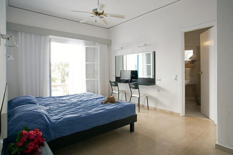 Szantorini Kamari utazás Kamari Beach