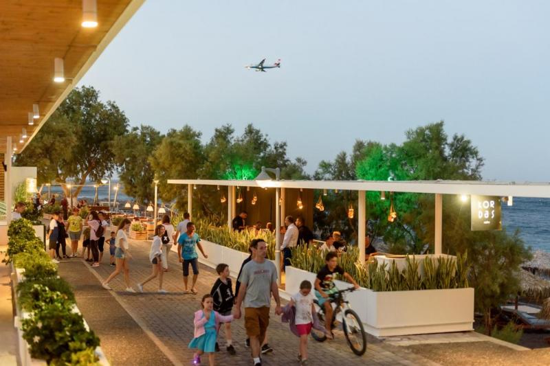 Szantorini Kamari utazás Kamari Beach