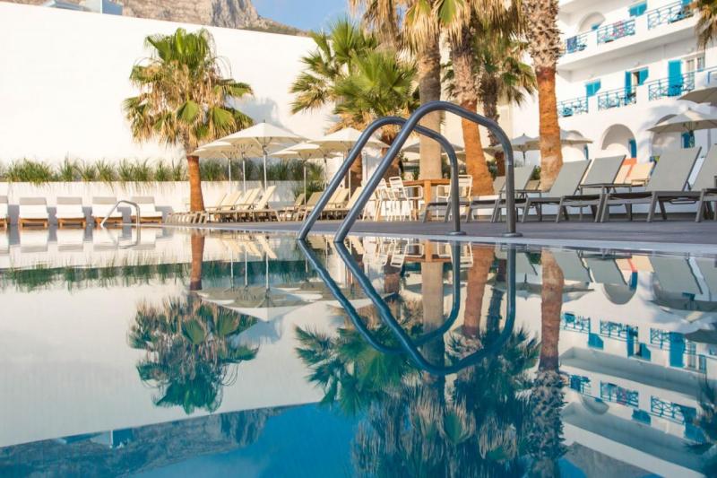 Szantorini Kamari utazás Kamari Beach