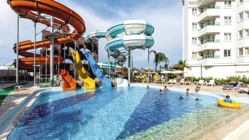 Antalya utazás Lara Family Club