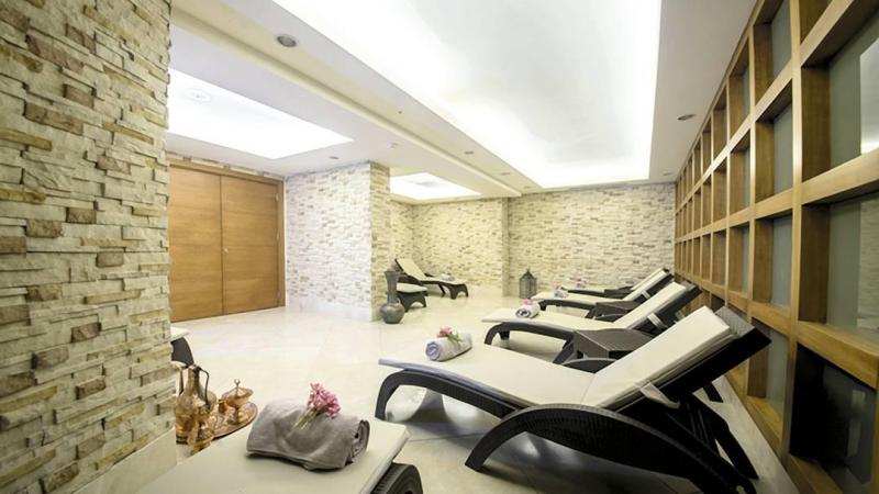 Antalya utazás Lara Family Club