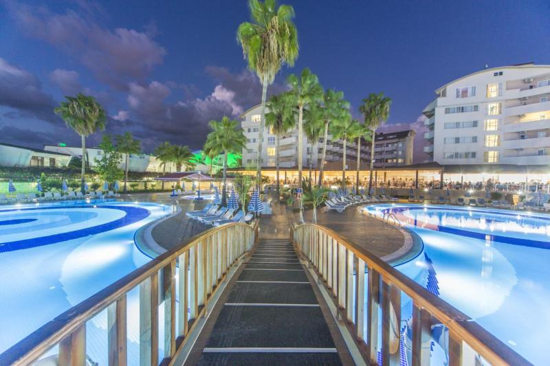 Alanya utazás Lonicera World Resort Spa