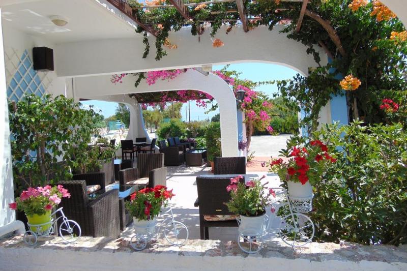 Rodosz Tholos utazás Nirvana Beach