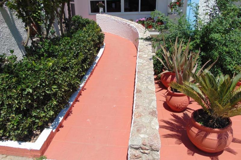 Rodosz Tholos utazás Nirvana Beach