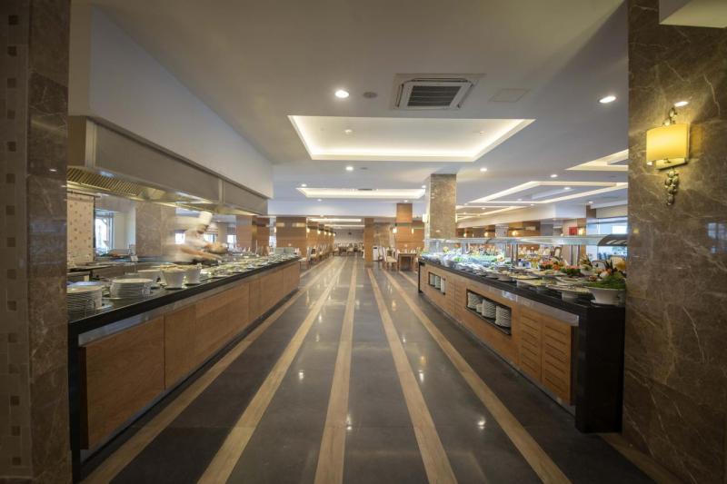 Antalya utazás Ramada Resort Lara