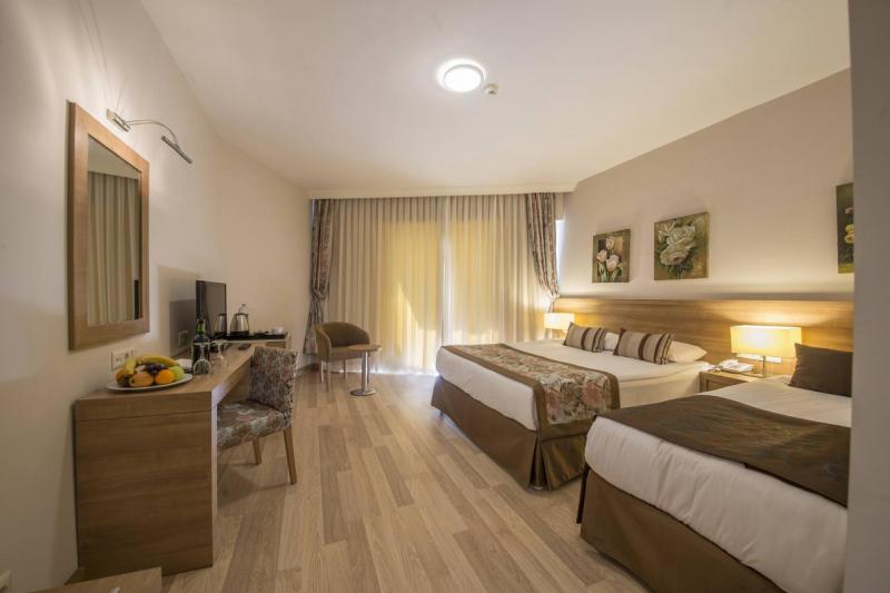 Antalya utazás Ramada Resort Lara