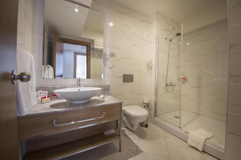 Antalya utazás Ramada Resort Lara