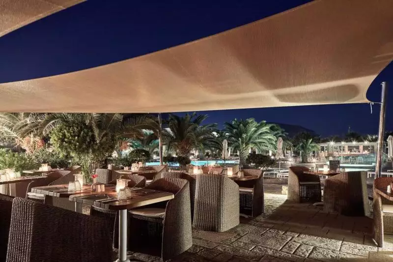 Santo Miramare Resort Szantorini Perivolos