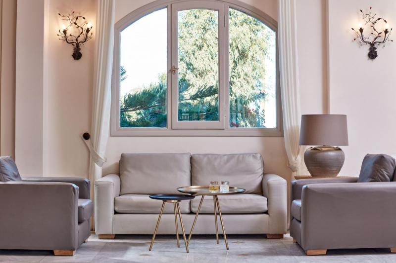 Szantorini Perivolos utazás Santo Miramare Resort