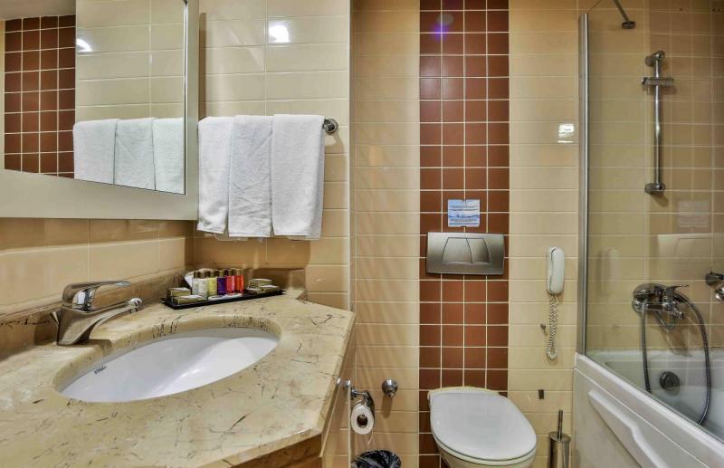 Antalya utazás Saturn Palace