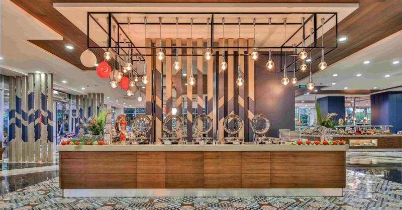 Antalya utazás Saturn Palace