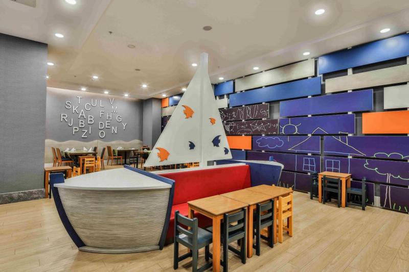 Antalya utazás Saturn Palace